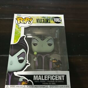 Disney Villains Collectible Figure Box - Green and Black